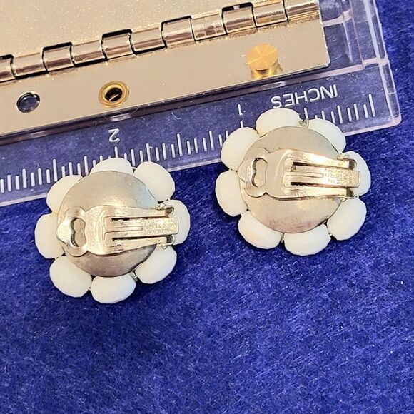 Vintage beaded clip-ons - Picture 3 of 6